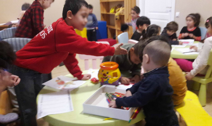 Дети ожидающие статуса беженцев – временные латвийцы в Муцениеки.